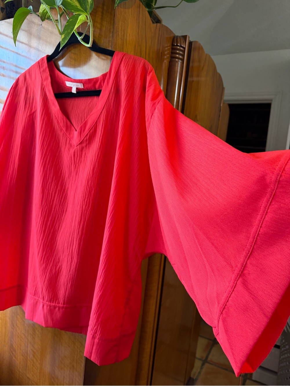 Gibson Latimer Coral Textured V-Neck Bell Sleeve Top Size L